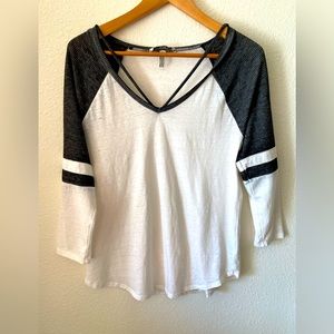 3/4 tshirt with neck detail